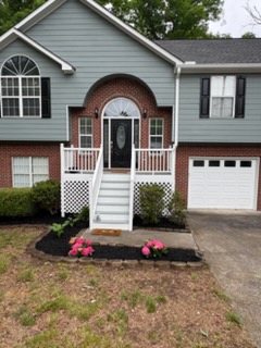 Front beds cleared, mulched and replanted after a Mason Worx yard cleanup